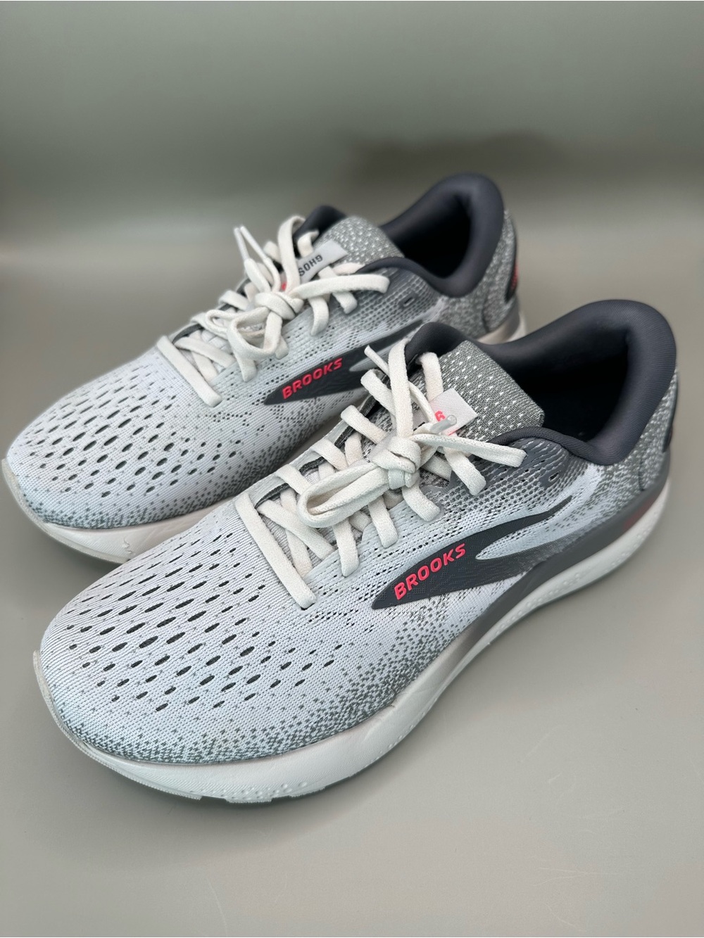 Brooks Ghost 16 Shoes Women’s Size 9 Gray Running Sneakers.